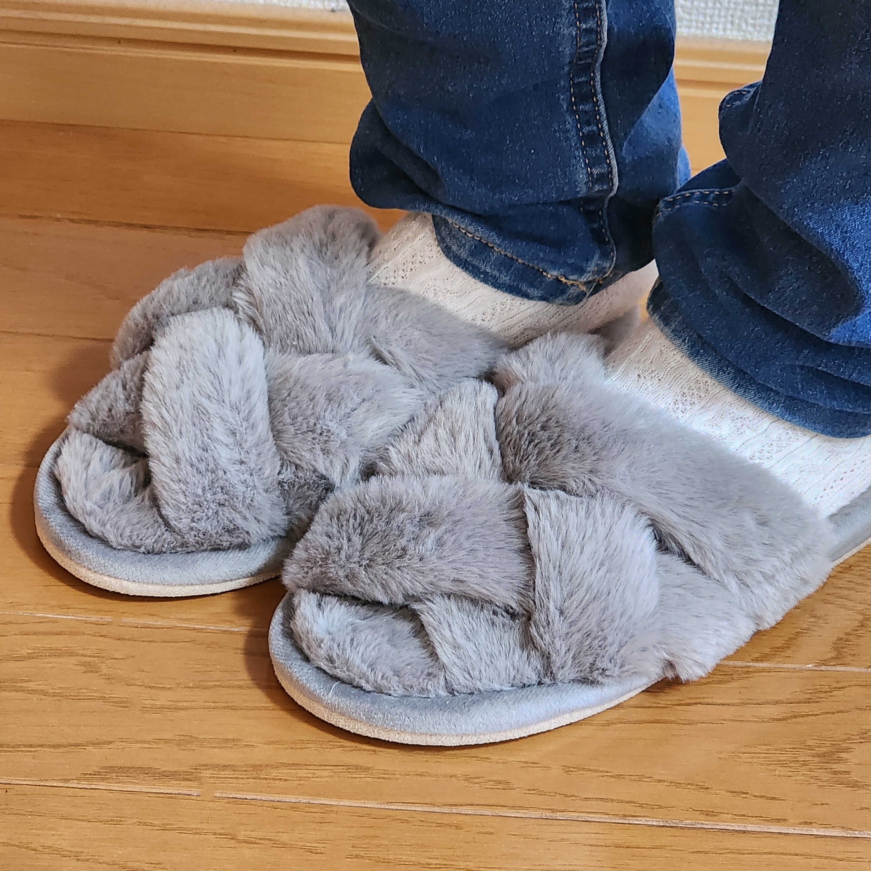 ニトリのおすすめ雑貨「【デコホーム商品】スリッパ（アミコミファー sSDx01 DGY M）」