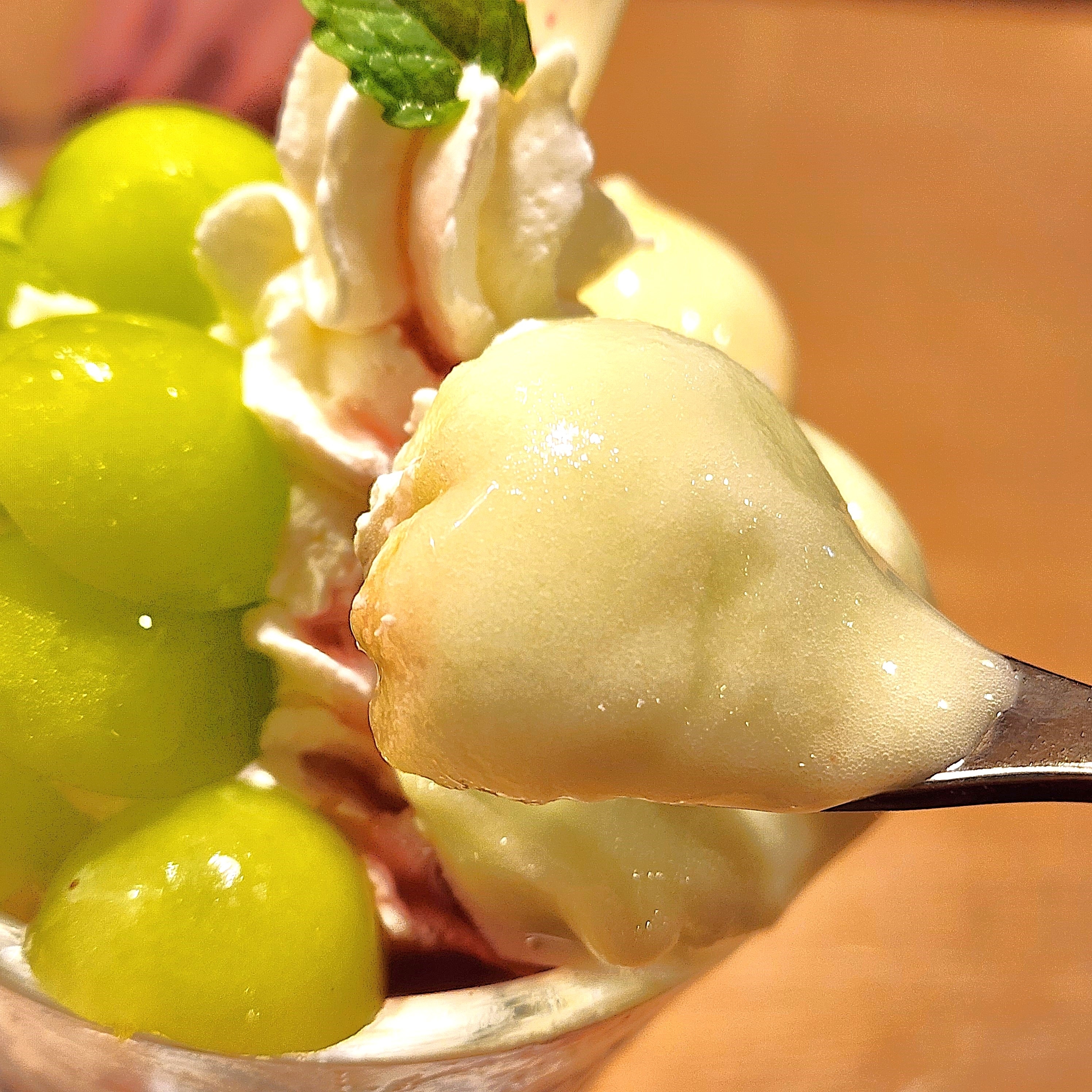 ココスのおすすめスイーツ「シャインマスカットパフェ」