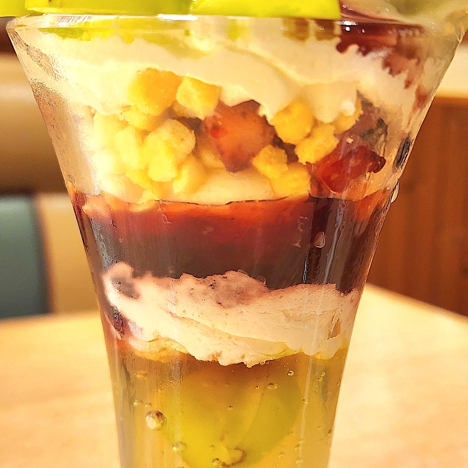 ココスのおすすめスイーツ「シャインマスカットパフェ」