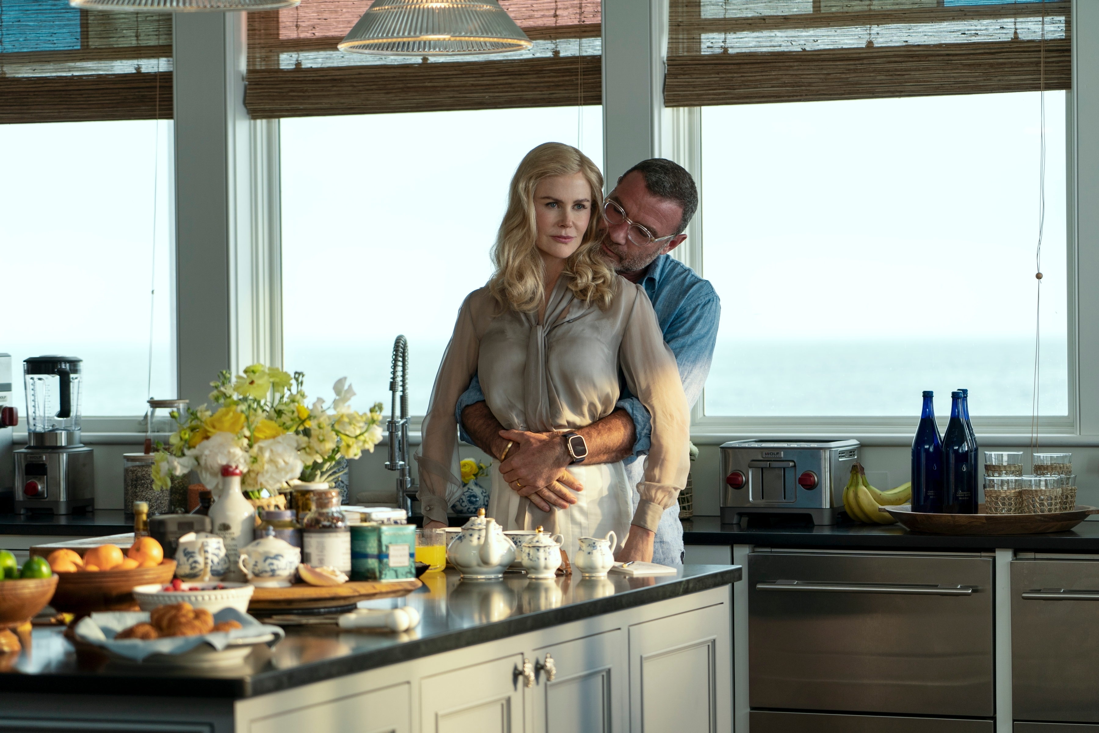 Nicole Kidman and Liev Schriber in a kitchen, Liev embracing Nicole from behind