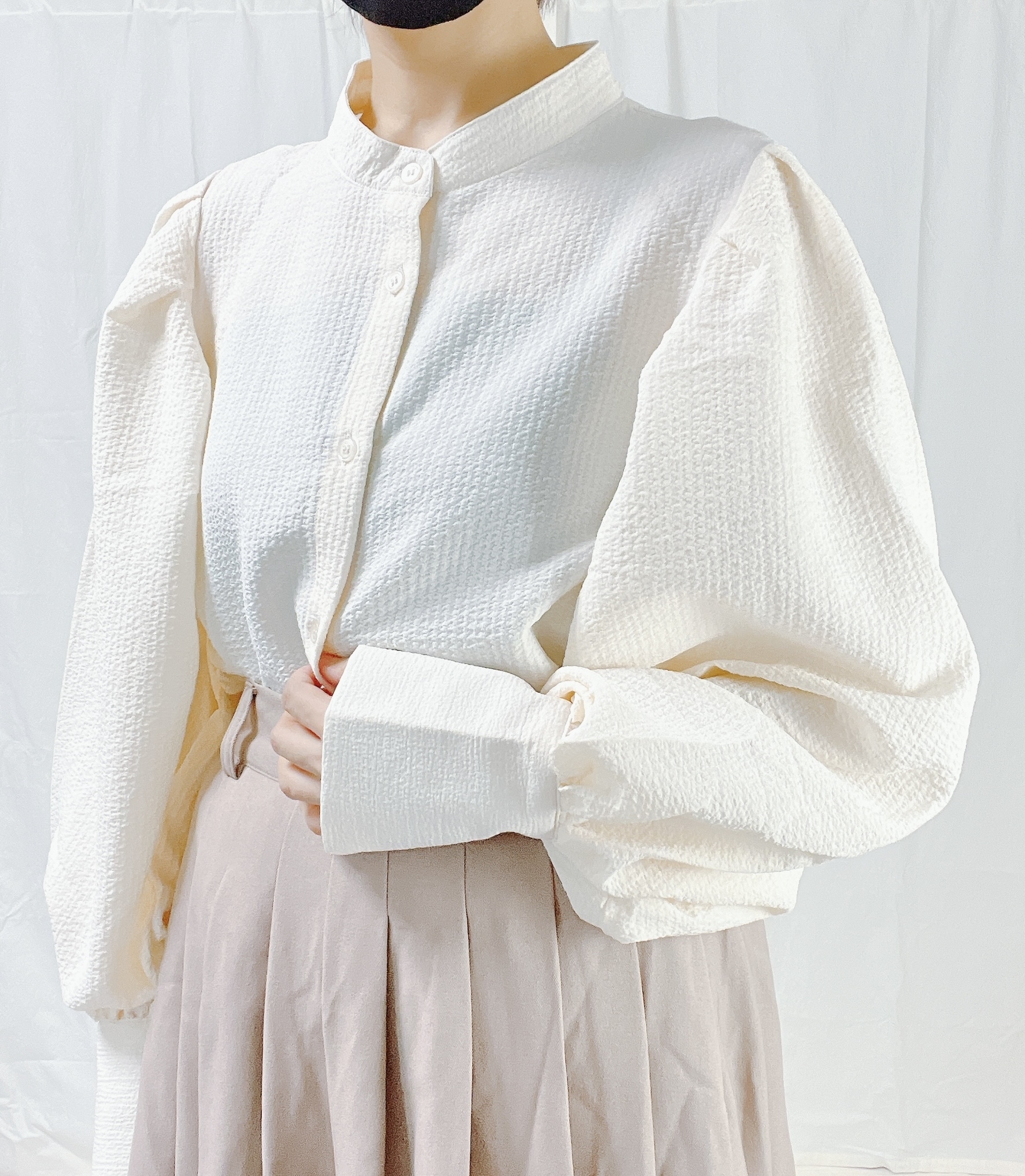 しまむらのおすすめファッションアイテム「ソデタックブラウスナガ」