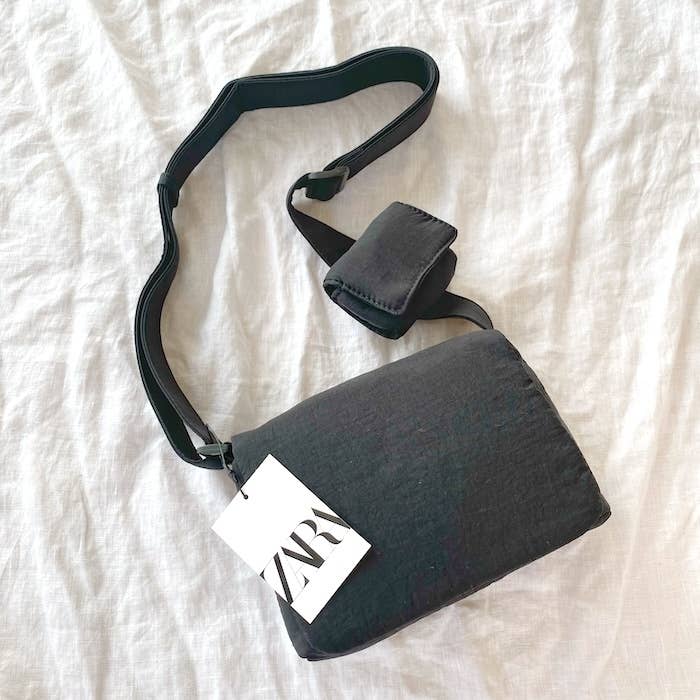 ZARA（ザラ）のおすすめファッションアイテム「ナイロンクロスボディバッグ フラップ」
