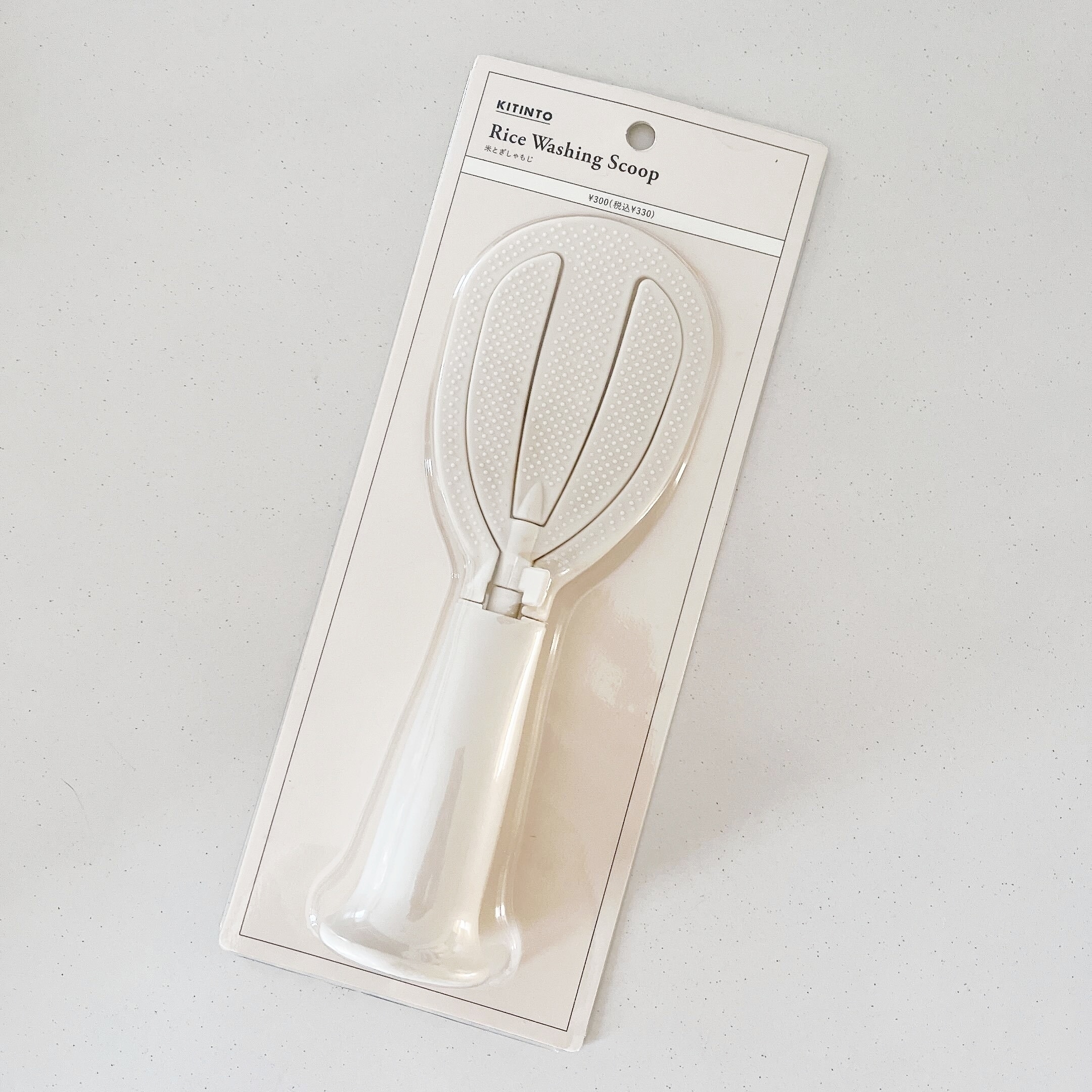 スリーコインズのおすすめキッチングッズ「【KITINTO】米とぎしゃもじ」