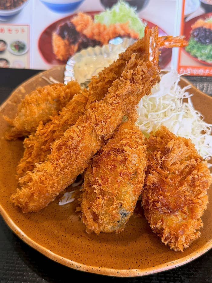 かつやのおすすめメニュー「秋の海鮮フライ定食」