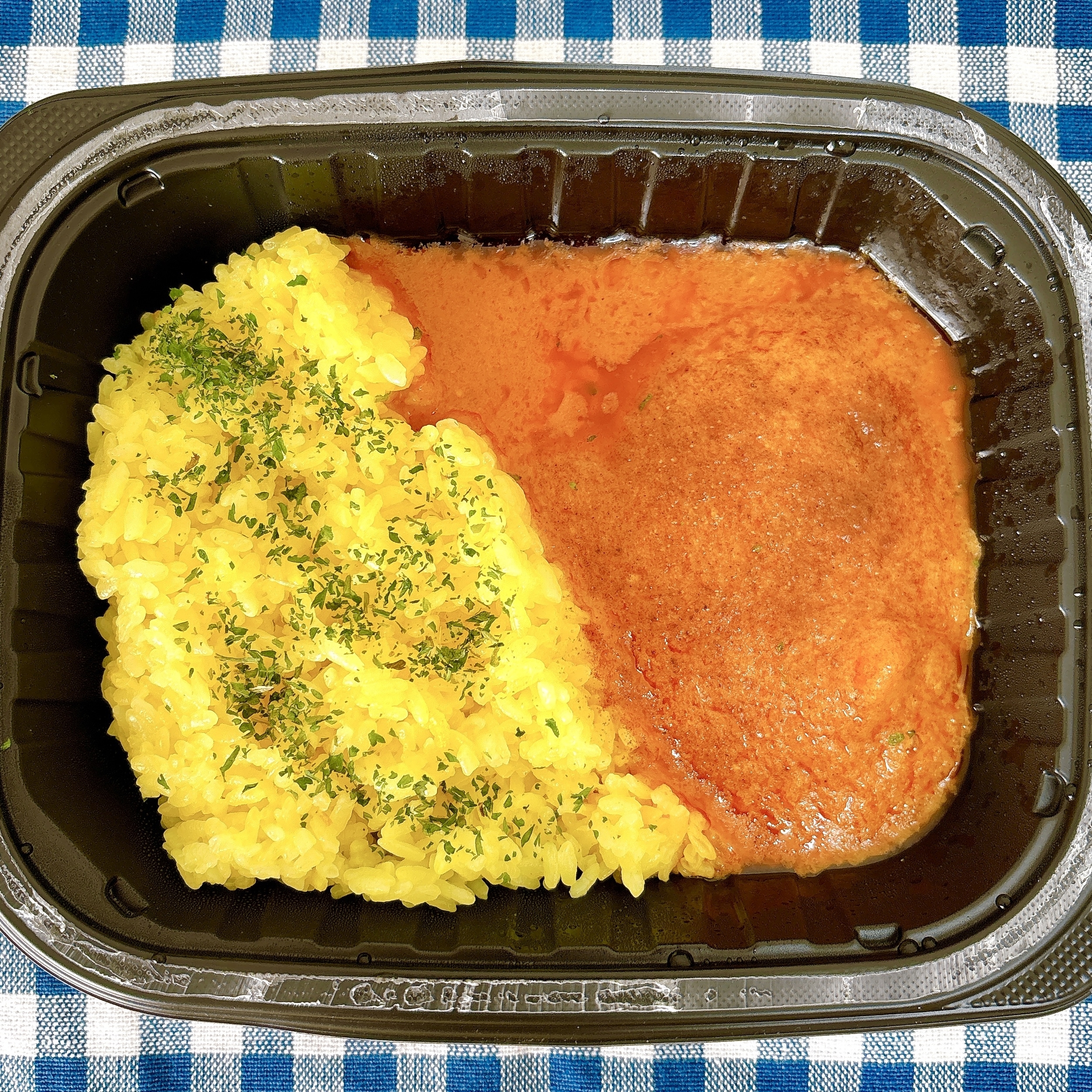 FamilyMart(ファミリーマート)のおすすめの冷凍食品「バターのコクとトマトの旨みバターチキンカレー」