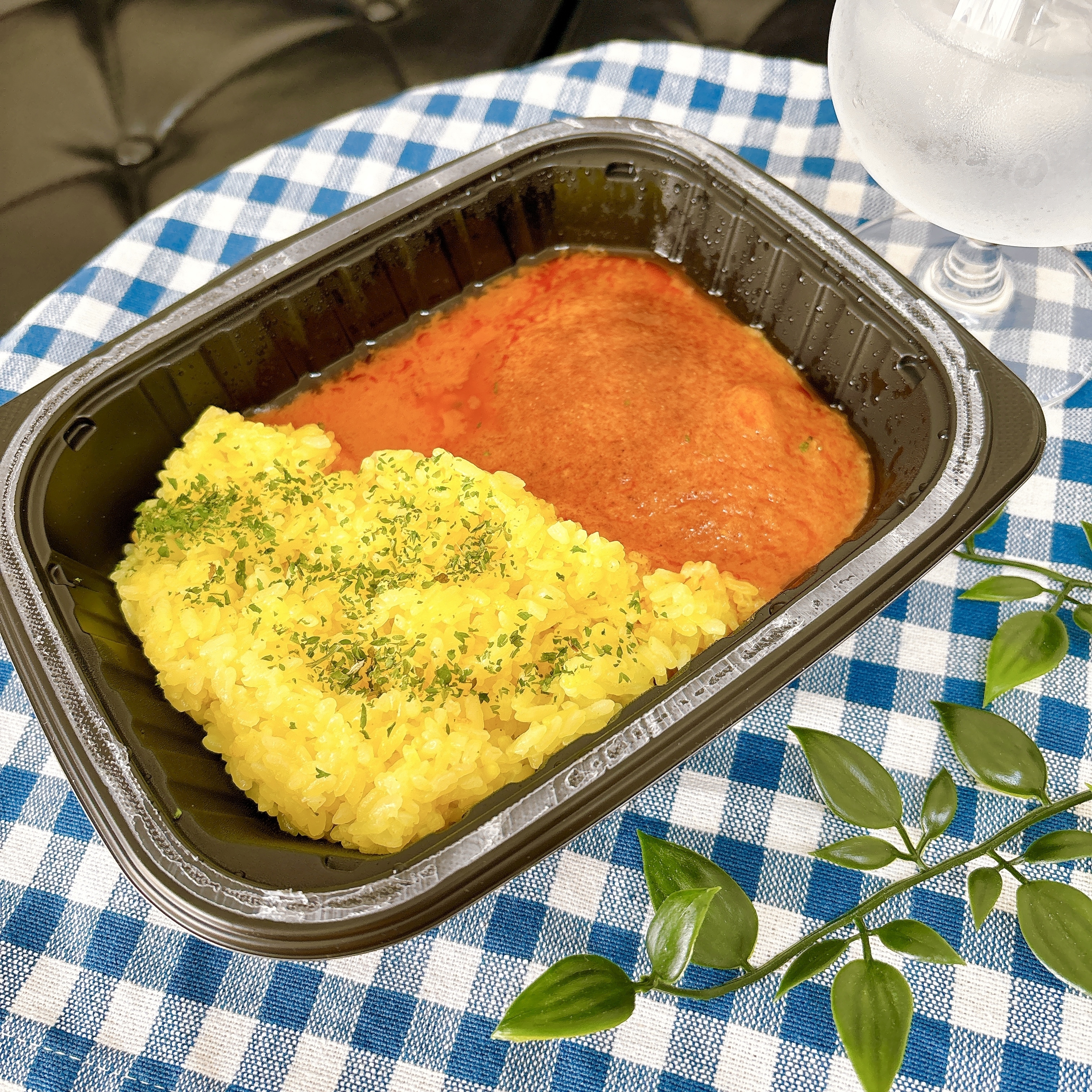 FamilyMart(ファミリーマート)のおすすめの冷凍食品「バターのコクとトマトの旨みバターチキンカレー」