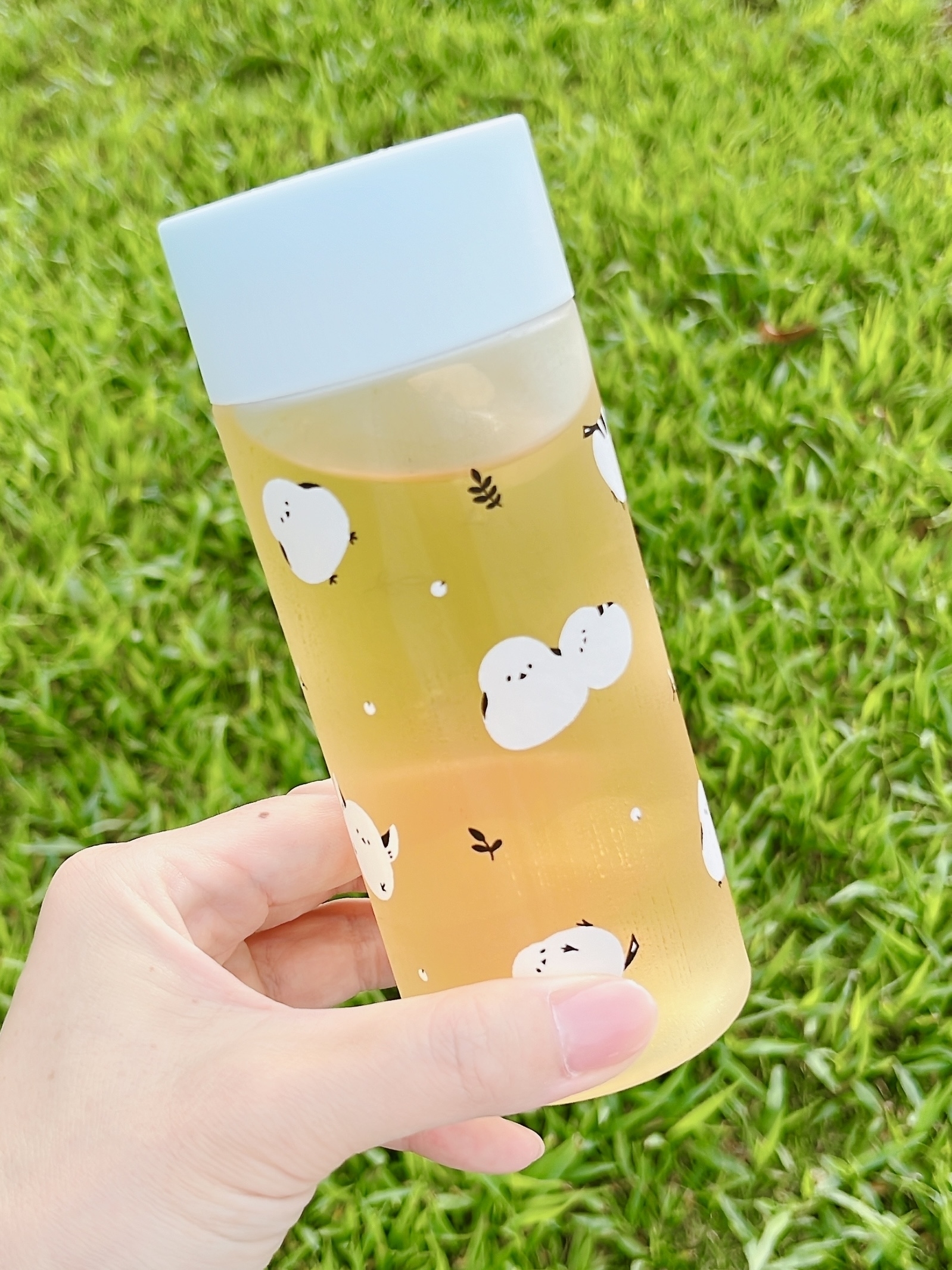 キャンドゥのおすすめアイテム「ドリンクボトル シマエナガ柄」