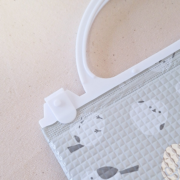 キャンドゥのおすすめアイテム「保冷保温アルミバッグS シマエナガGY」