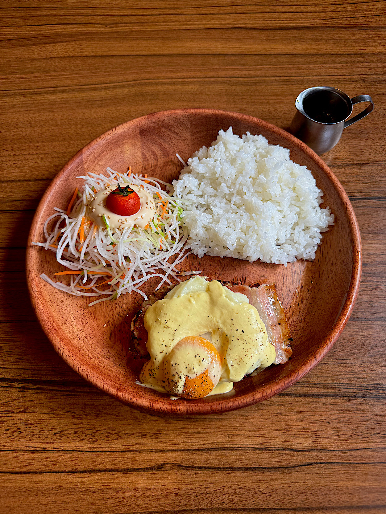 びっくりドンキーのおすすめメニュー「ベーコンエッグベネバーグディッシュ」