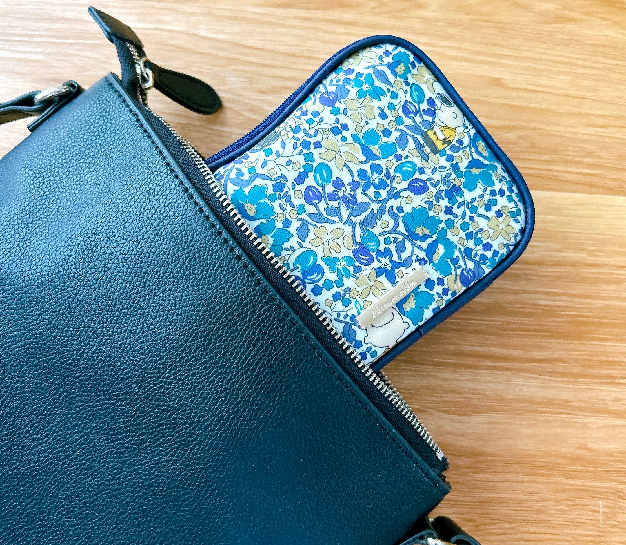 Afternoon Tea（アフタヌーンティー）のおすすめ小物「ファンクショナルスクエアポーチ/リバティプリント/PEANUTS」