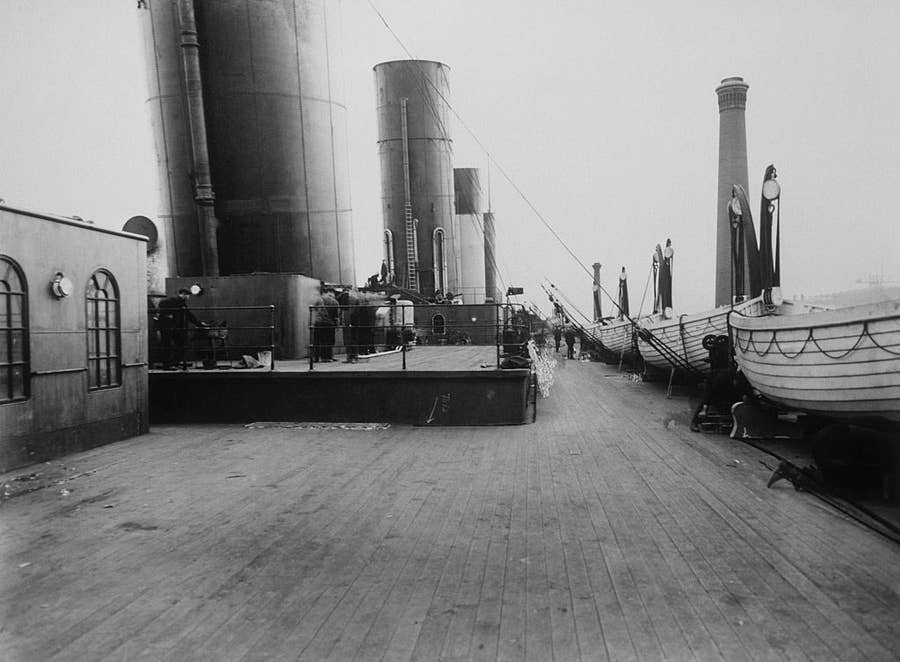 titanic pictures black and white