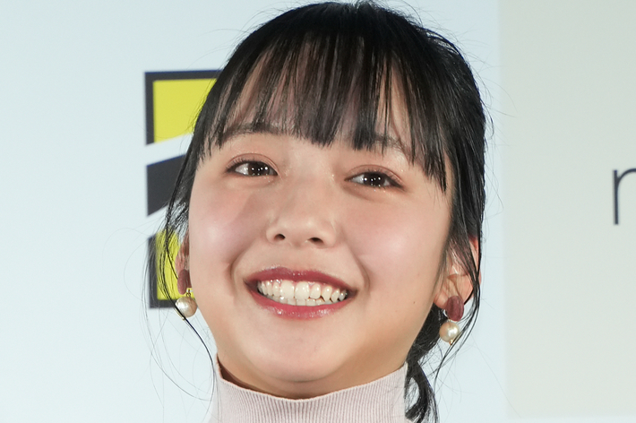 志田未来、“推し”のライブで大興奮！ →「ただのオタクで可愛い」「目