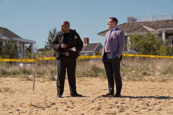 Chief Carter and Roger Pelton in Netflix&#x27;s &quot;The Perfect Couple&quot;