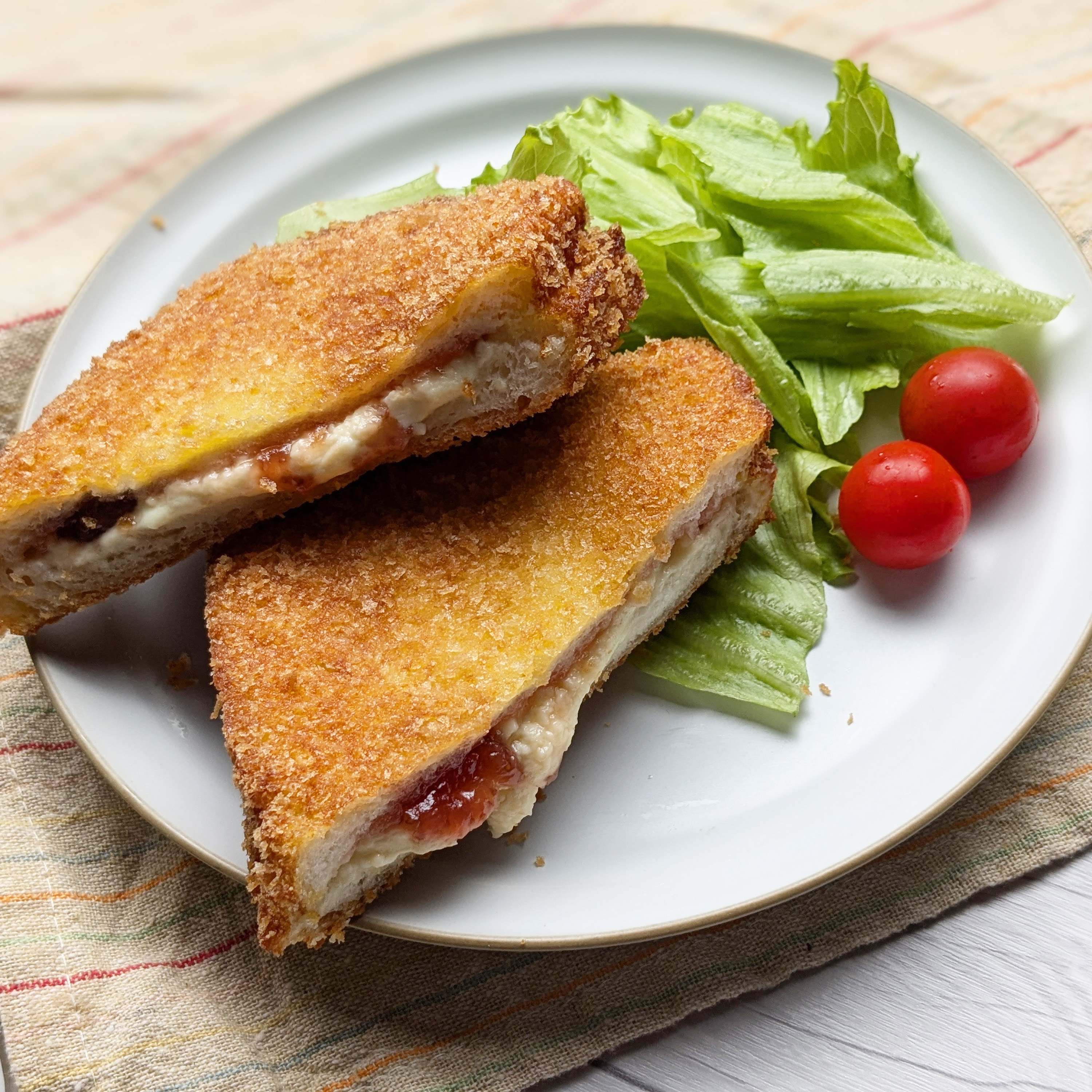 クリームチーズ揚げパン】絶品サクふわ簡単レシピ・作り方｜Tasty