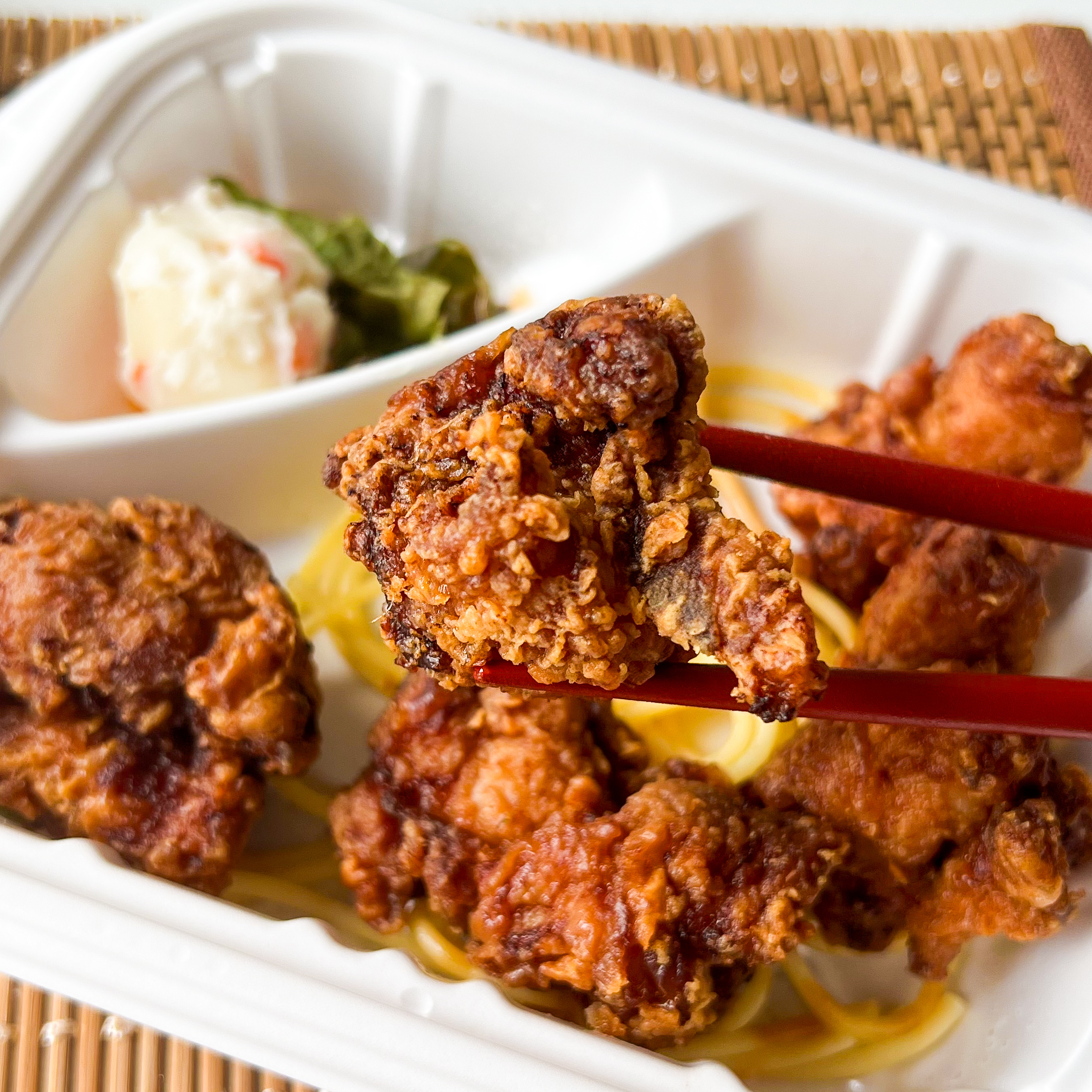 ほっかほっか亭のおすすめお弁当メニュー「黒唐揚弁当（5コ）」