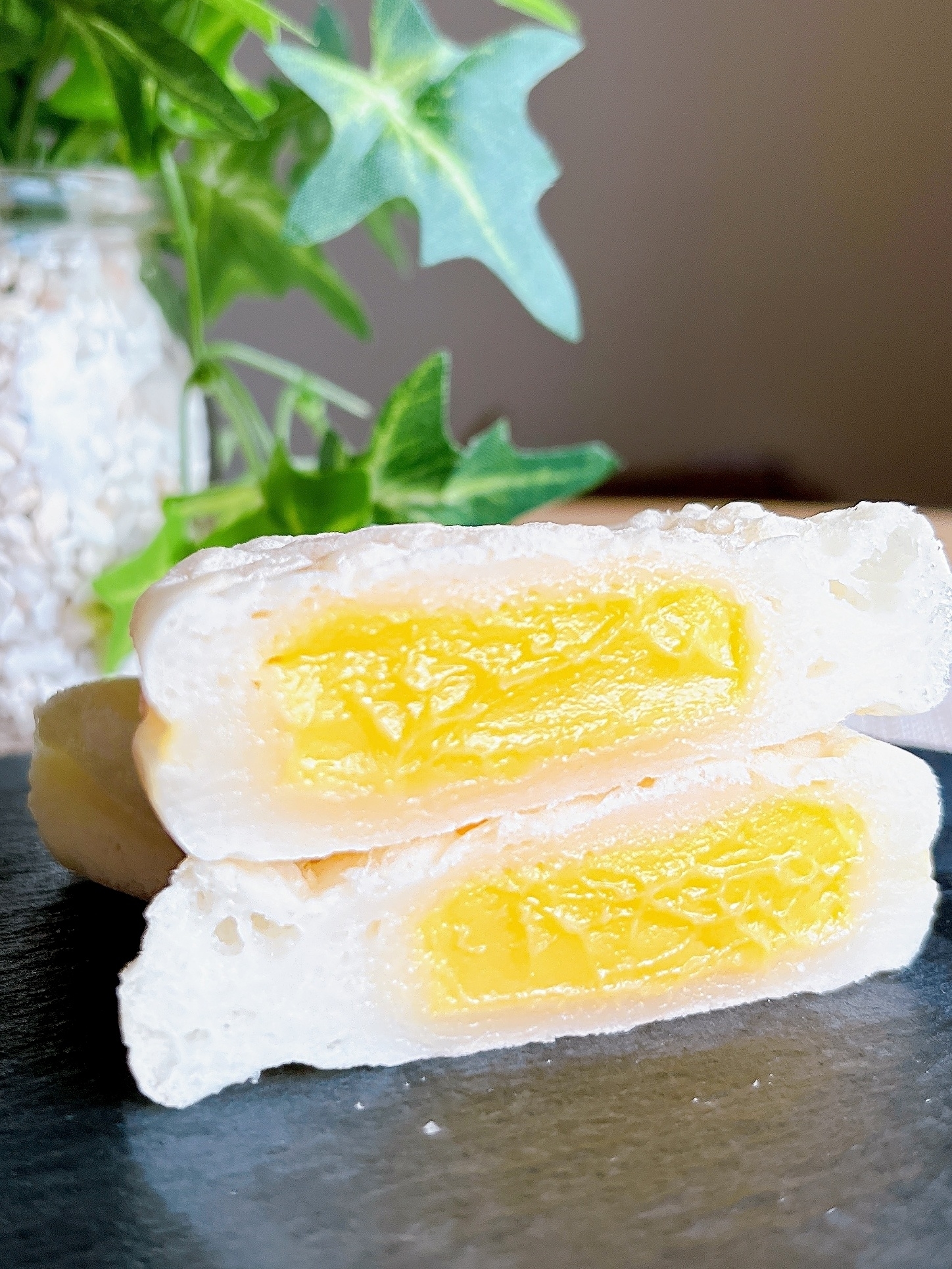 ローソンのおすすめスイーツ「もっちりとした白いたい焼き カスタード」