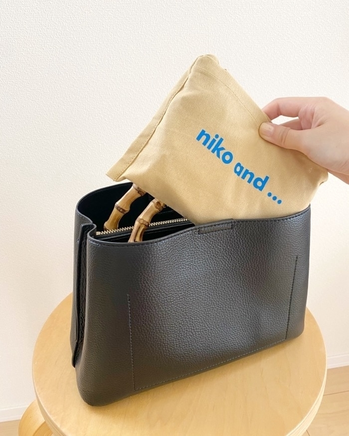 ニコアンドのおすすめアイテム「オリジナルロゴ パッカブルトートバッグ」