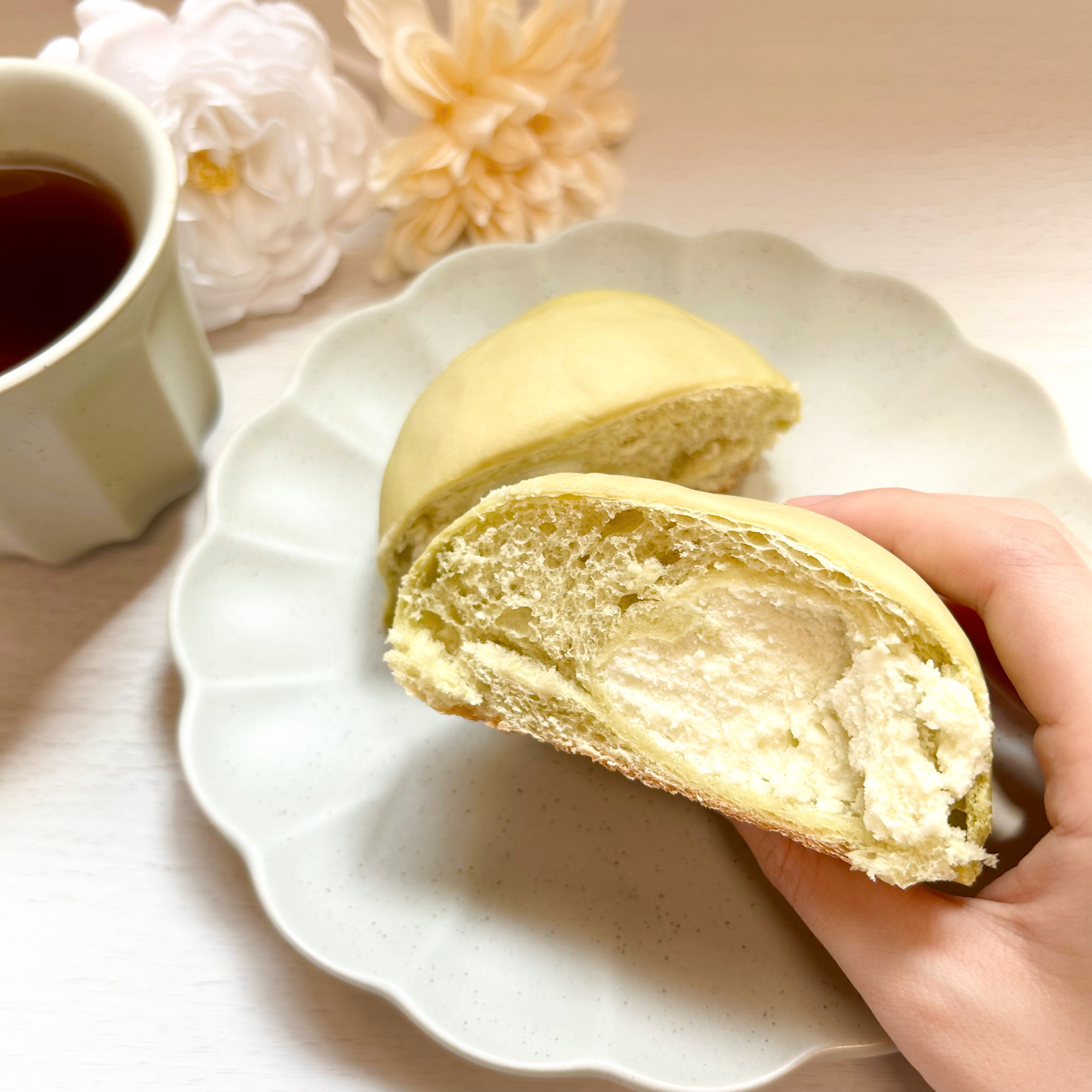 ローソンのおすすめスイーツ「シャインマスカットのホイップパン」