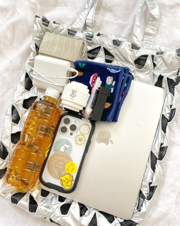 ニコアンドのおすすめアイテム「オリジナルモチーフカットワークトートバッグ」