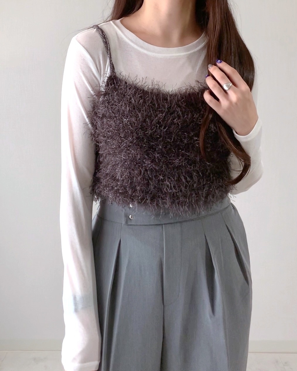 しまむらのオススメアイテム「ラメフェザーニットビスチェ」