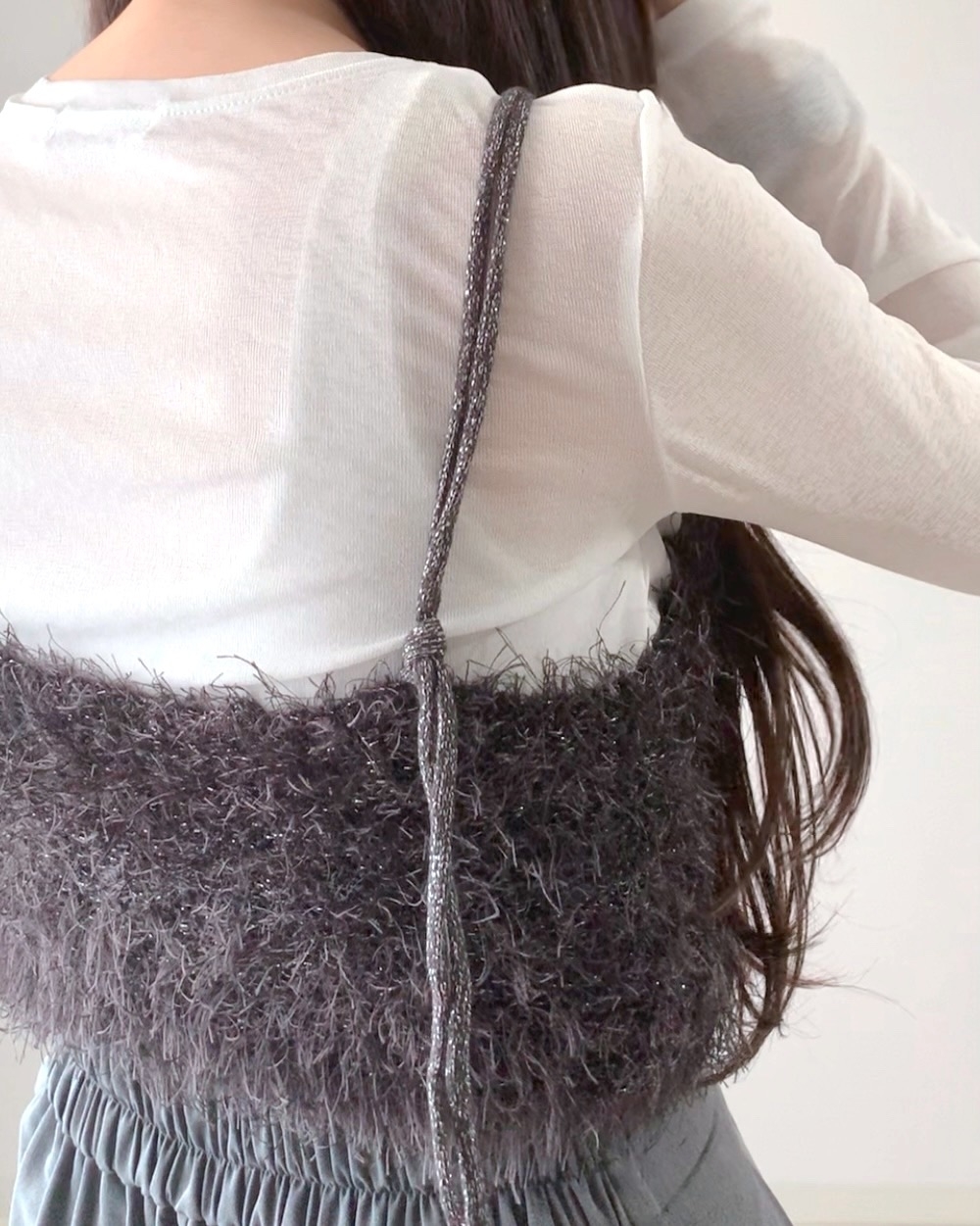 しまむらのオススメアイテム「ラメフェザーニットビスチェ」