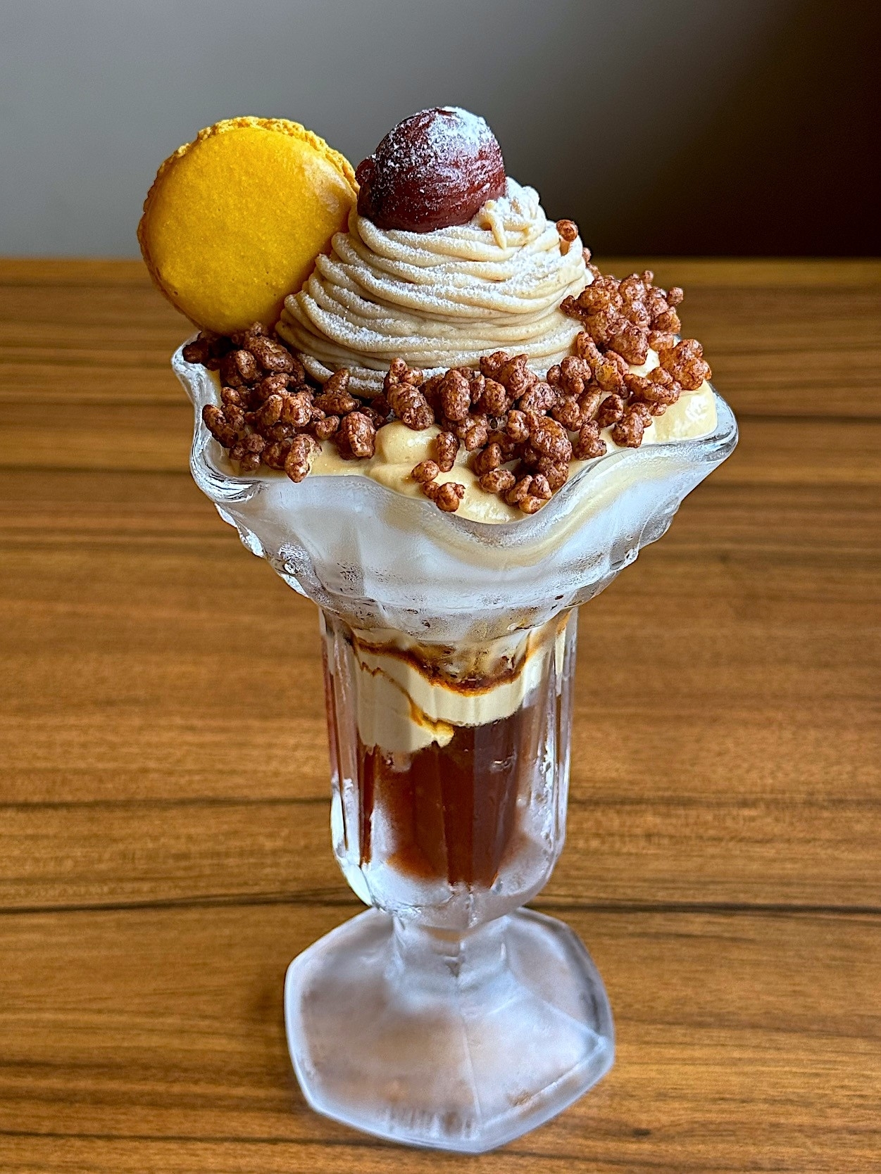 びっくりドンキーのおすすめスイーツ「月見モンブランパフェ」