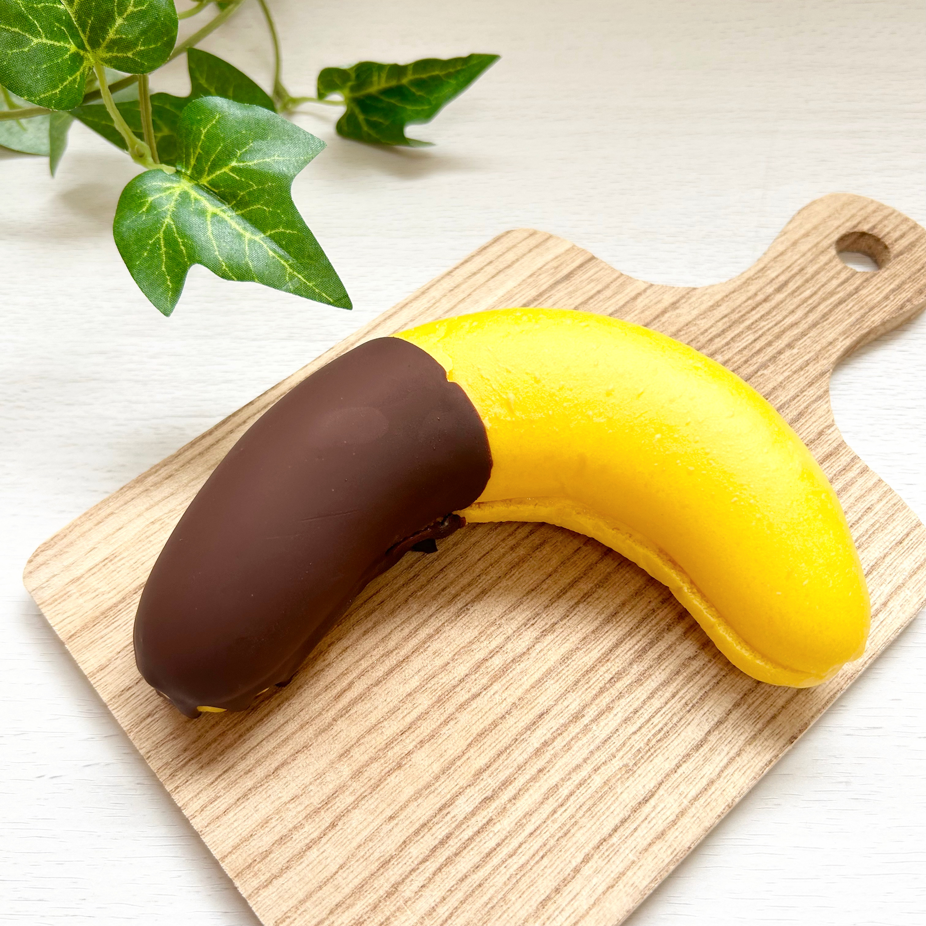 セブン-イレブンの復刻パン「チョコバナナロール2003年」