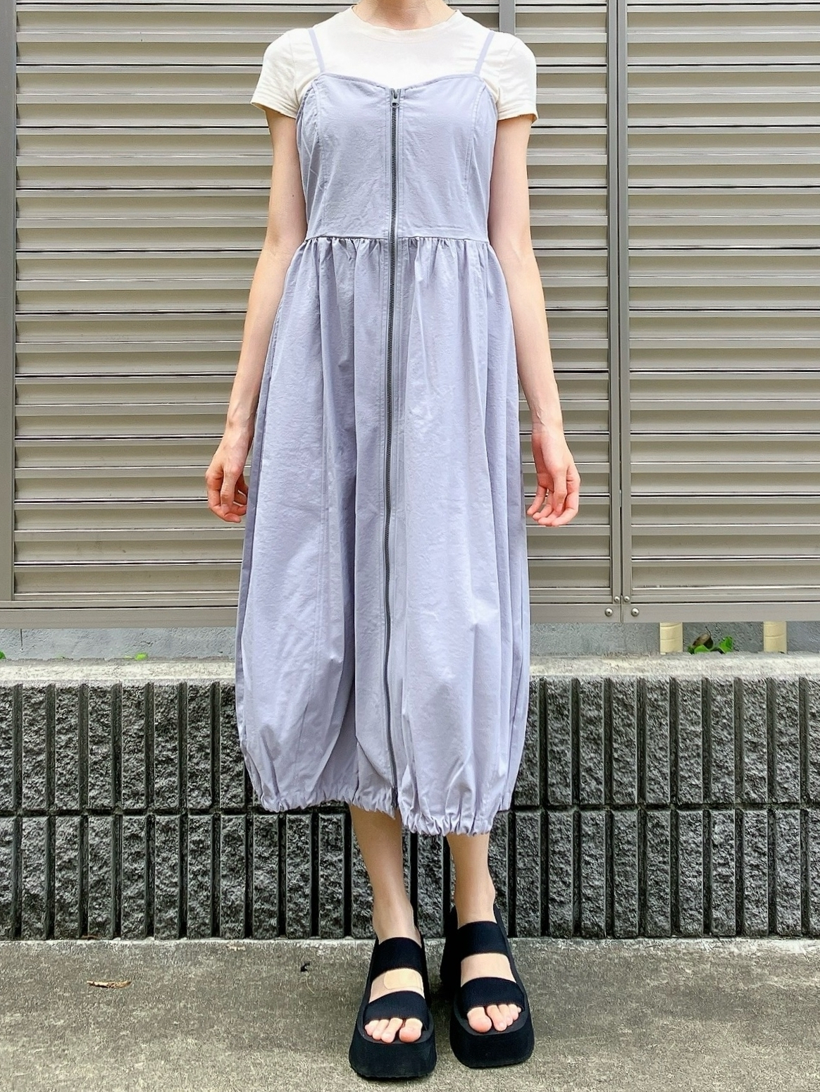 GU（ジーユー）のおすすめワンピ「フロントジップバブルヘムワンピースNTQ+E」