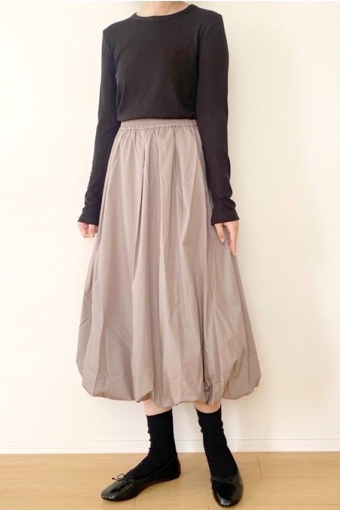 GU（ジーユー）のおすすめスカート「バブルヘムミディスカートNTQ+E」