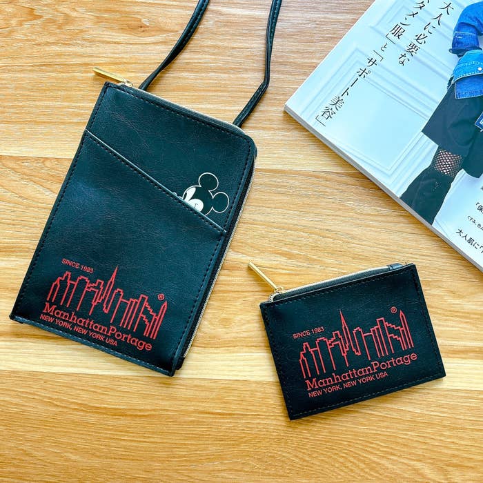 セブン-イレブンのおすすめ雑誌付録「マンハッタンポーテージ×ミッキーのスマホポシェット」