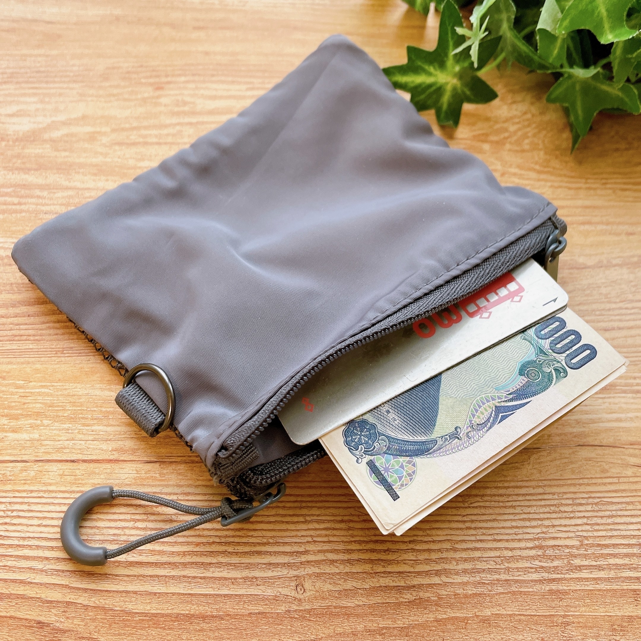 無印良品のおすすめポーチ「ポリエステルダブルファスナーケース」