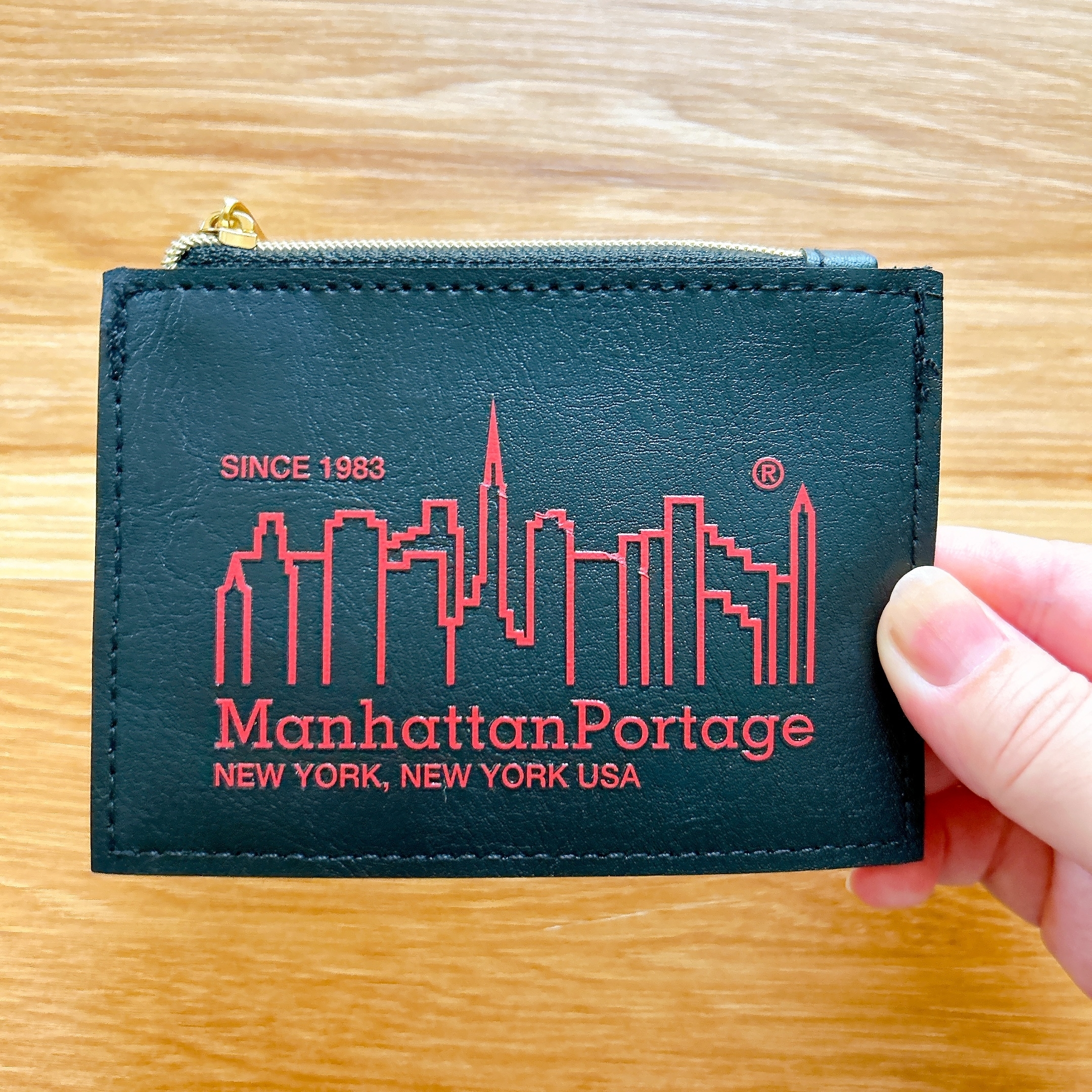 セブン-イレブンのおすすめ雑誌付録「マンハッタンポーテージ×ミッキーのスマホポシェット」