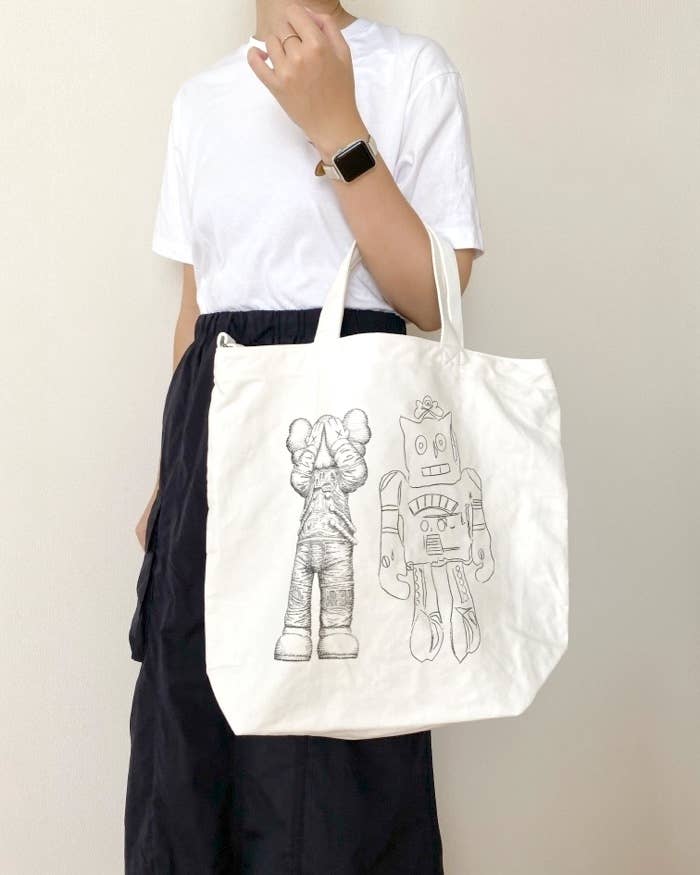 ユニクロの「1990円バッグ」がオシャレすぎて即買い！コーデの 