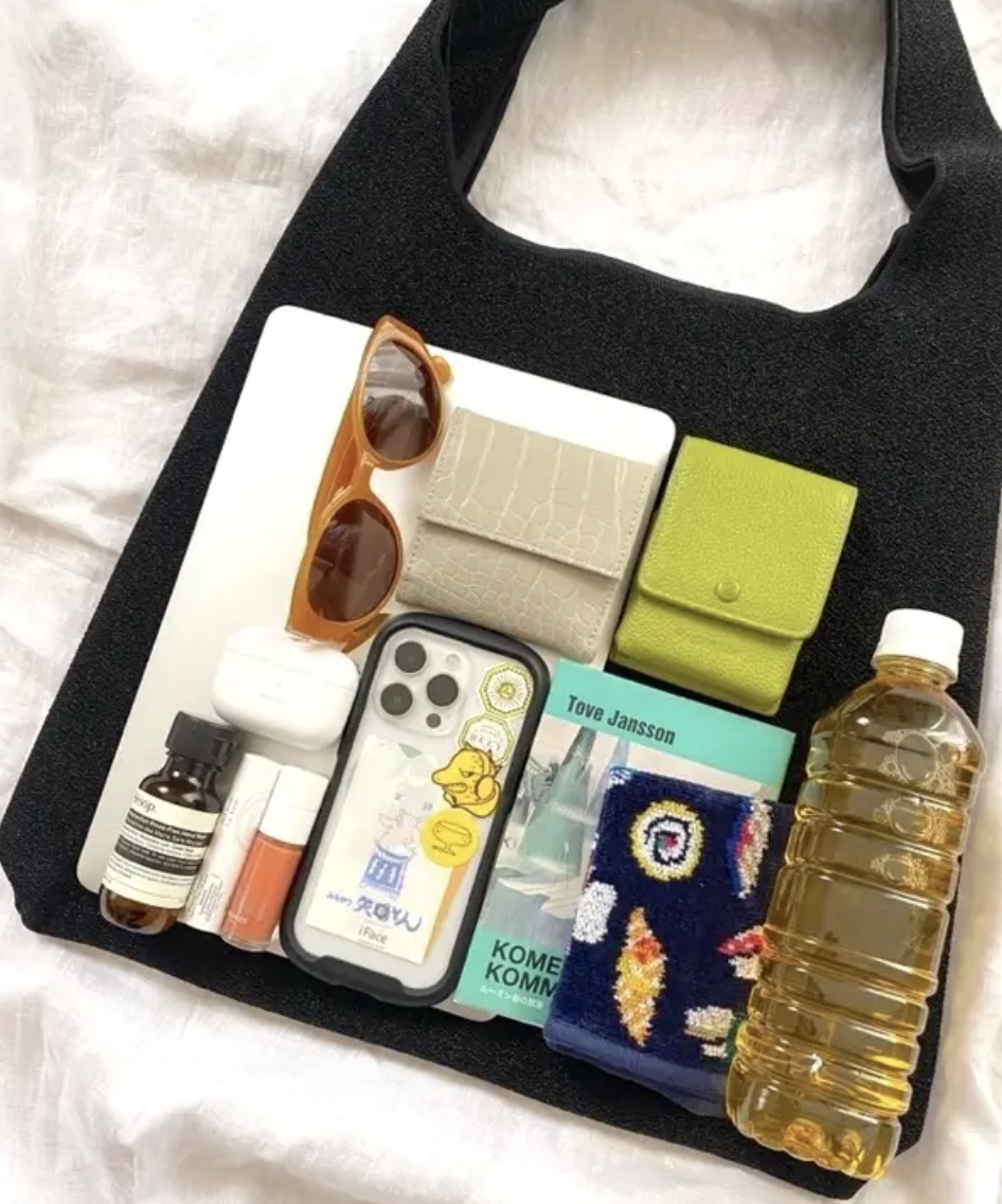 GU（ジーユー）のおすすめファッションアイテム「ラメトートバッグ+E」