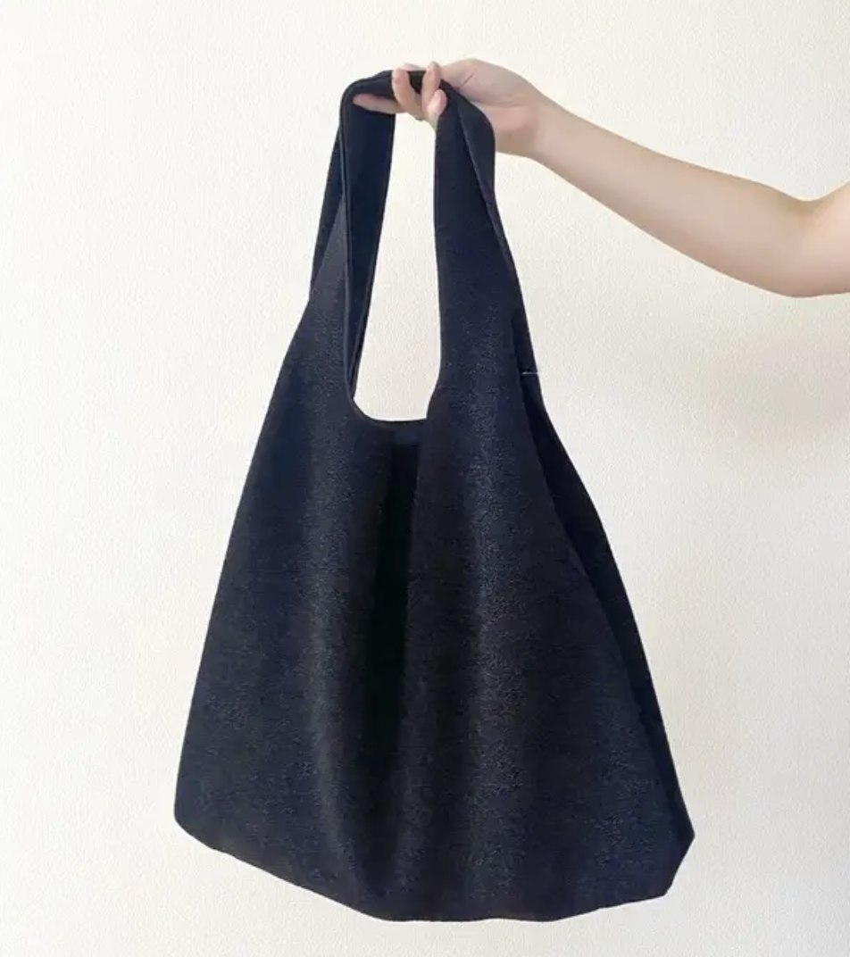 GU（ジーユー）のおすすめファッションアイテム「ラメトートバッグ+E」