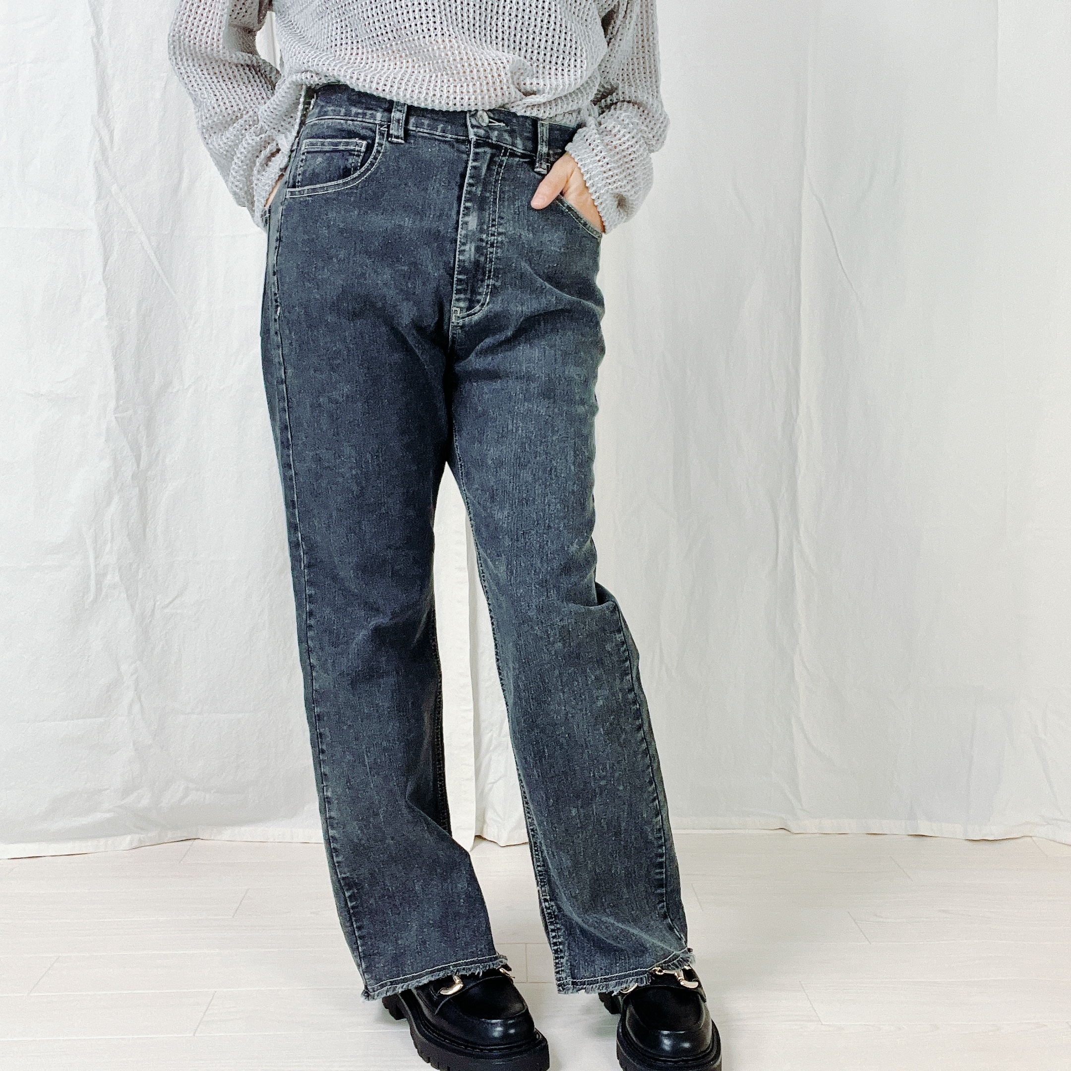 しまむら】デニムなのに動きやすい！1969円の「美脚パンツ」裾の