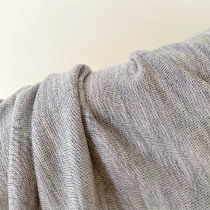 ユニクロのおすすめファッションアイテム「メリノクルーネックセーター」