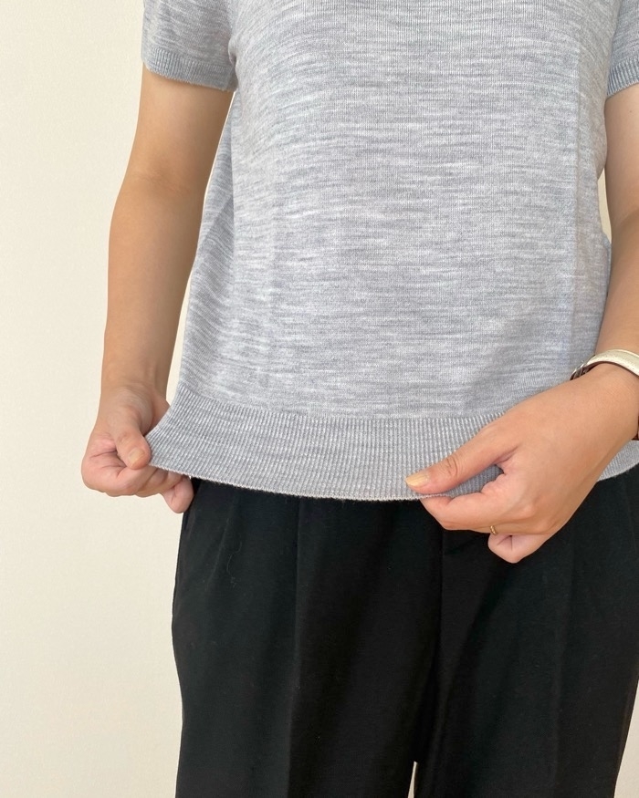 ユニクロのおすすめファッションアイテム「メリノクルーネックセーター」