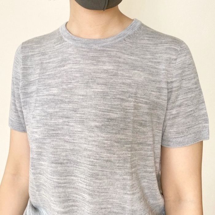 ユニクロのおすすめファッションアイテム「メリノクルーネックセーター」