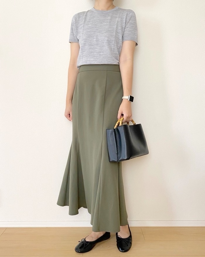 ユニクロのおすすめファッションアイテム「メリノクルーネックセーター」のコーディネート