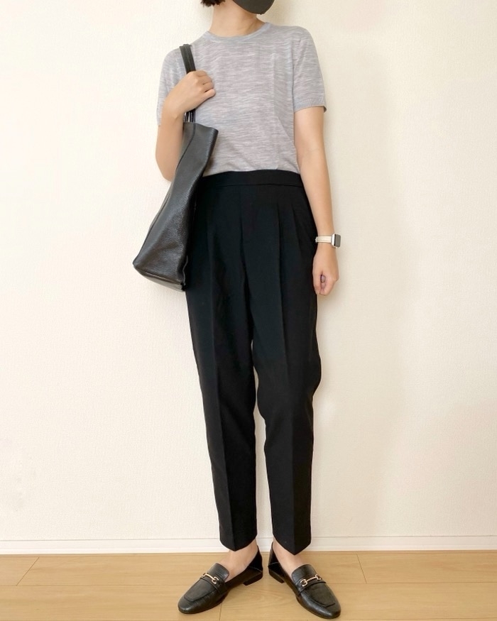 ユニクロのおすすめファッションアイテム「メリノクルーネックセーター」のコーディネート