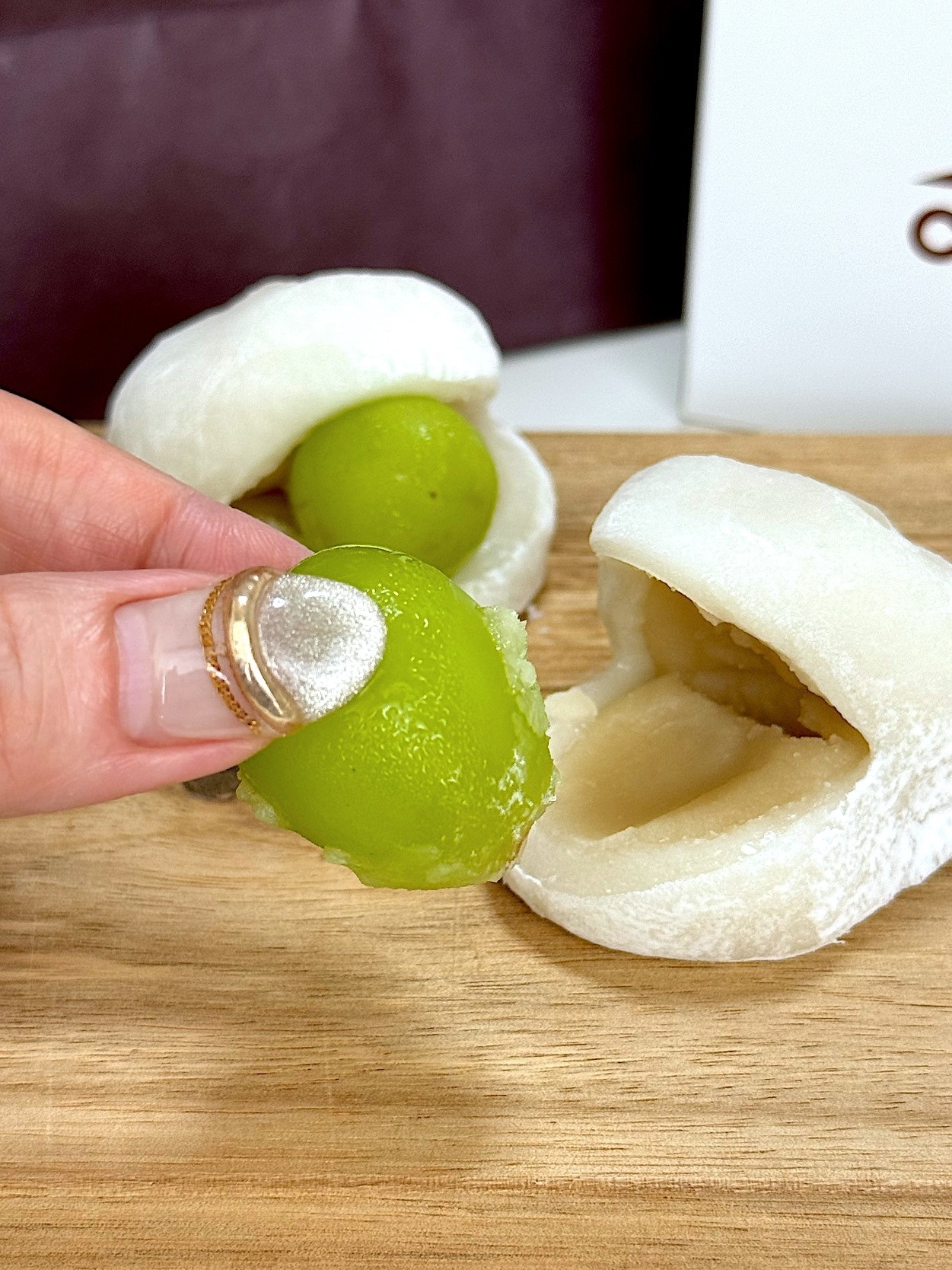 シャトレーゼのおすすめスイーツ「山梨県産シャインマスカット大福」