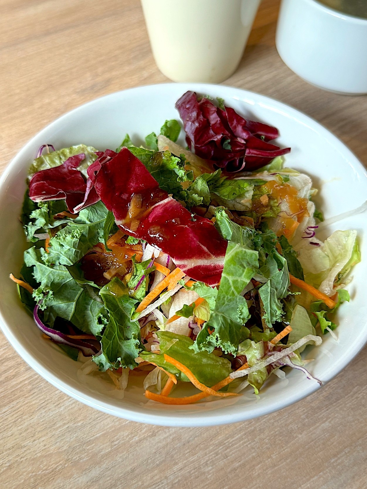 ガストのおすすめメニュー「フルーツヨーグルトボウル＆サラダセット」