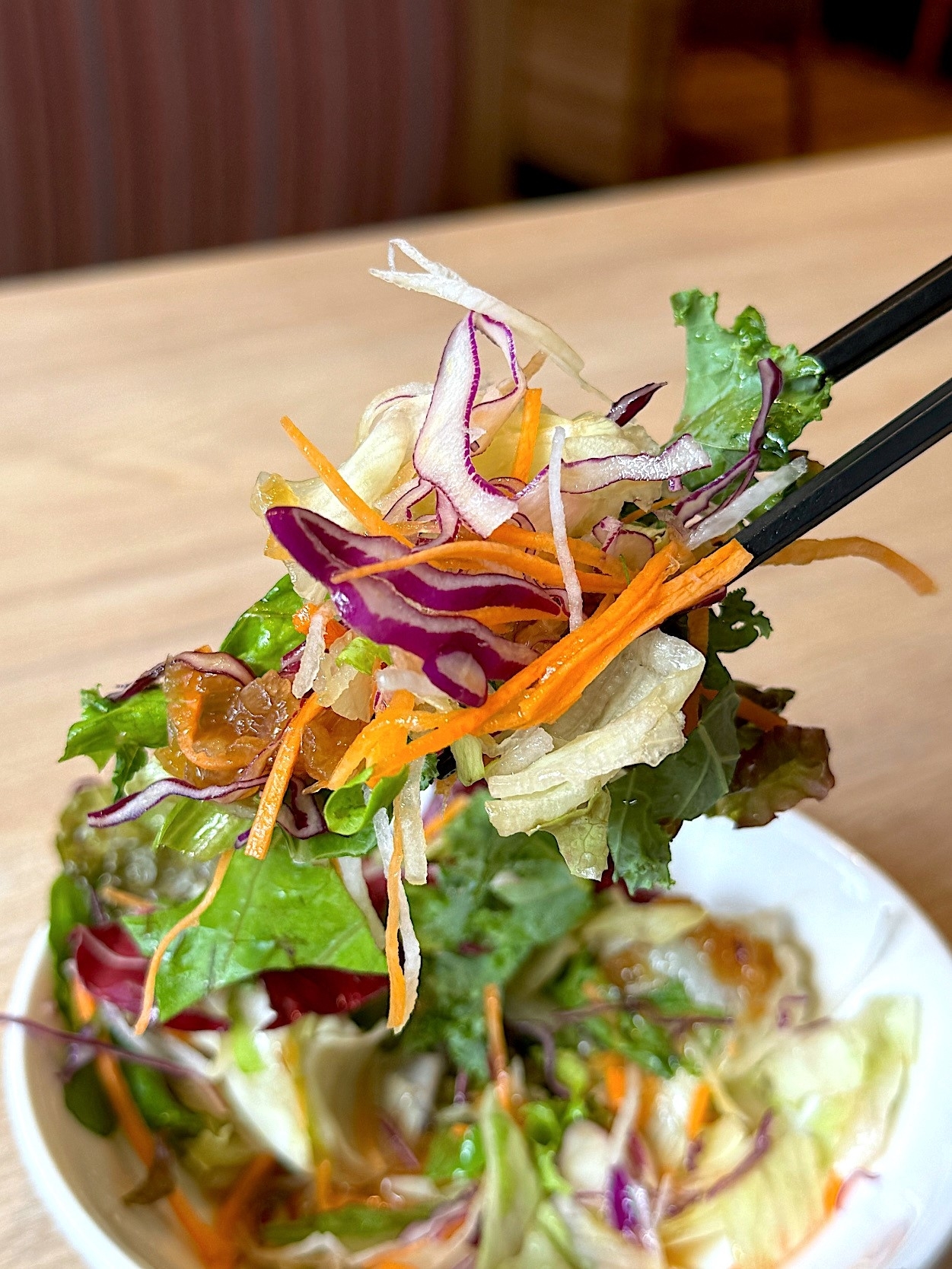 ガストのおすすめメニュー「フルーツヨーグルトボウル＆サラダセット」