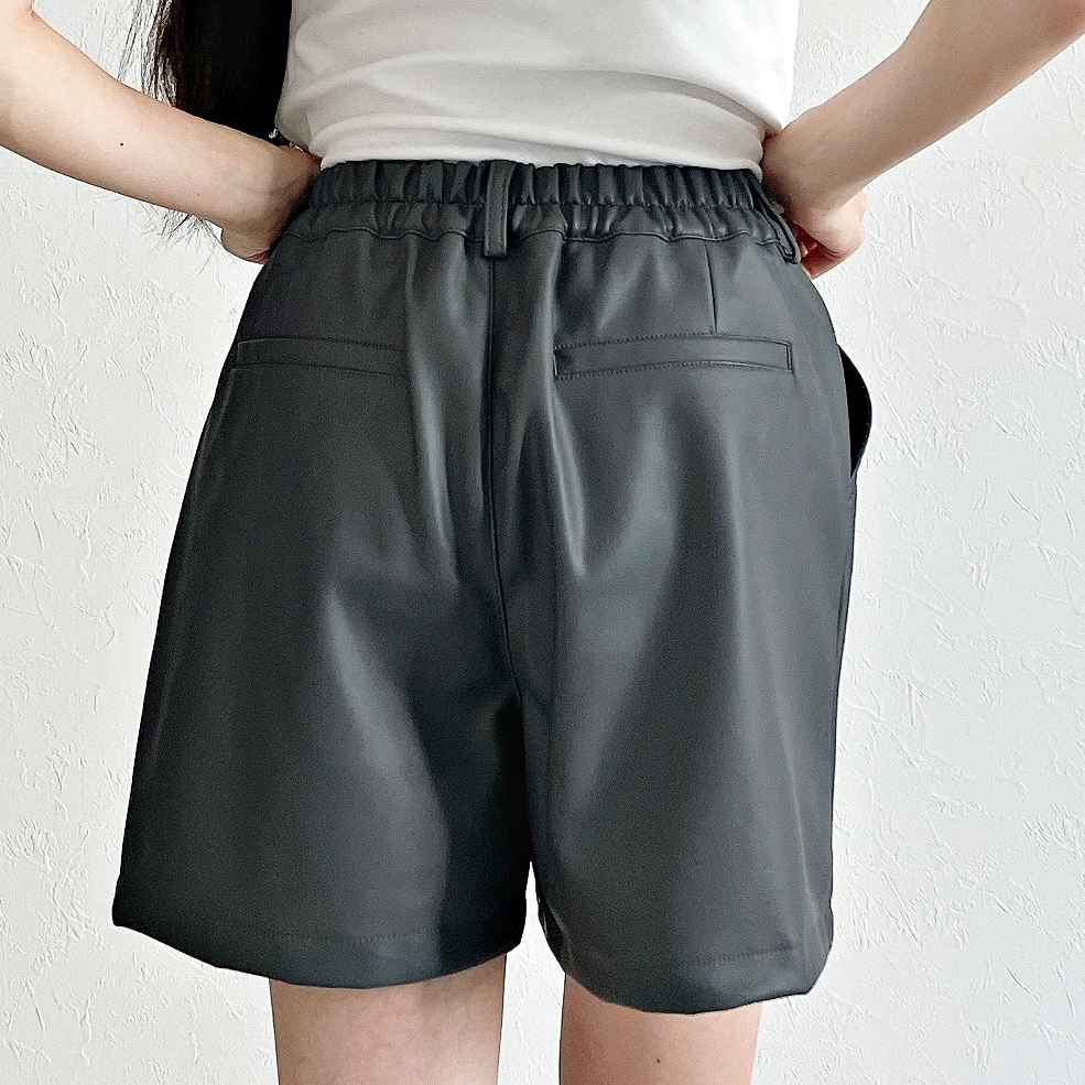 Honeys（ハニーズ）のおすすめボトムス「合皮ショートパンツ」