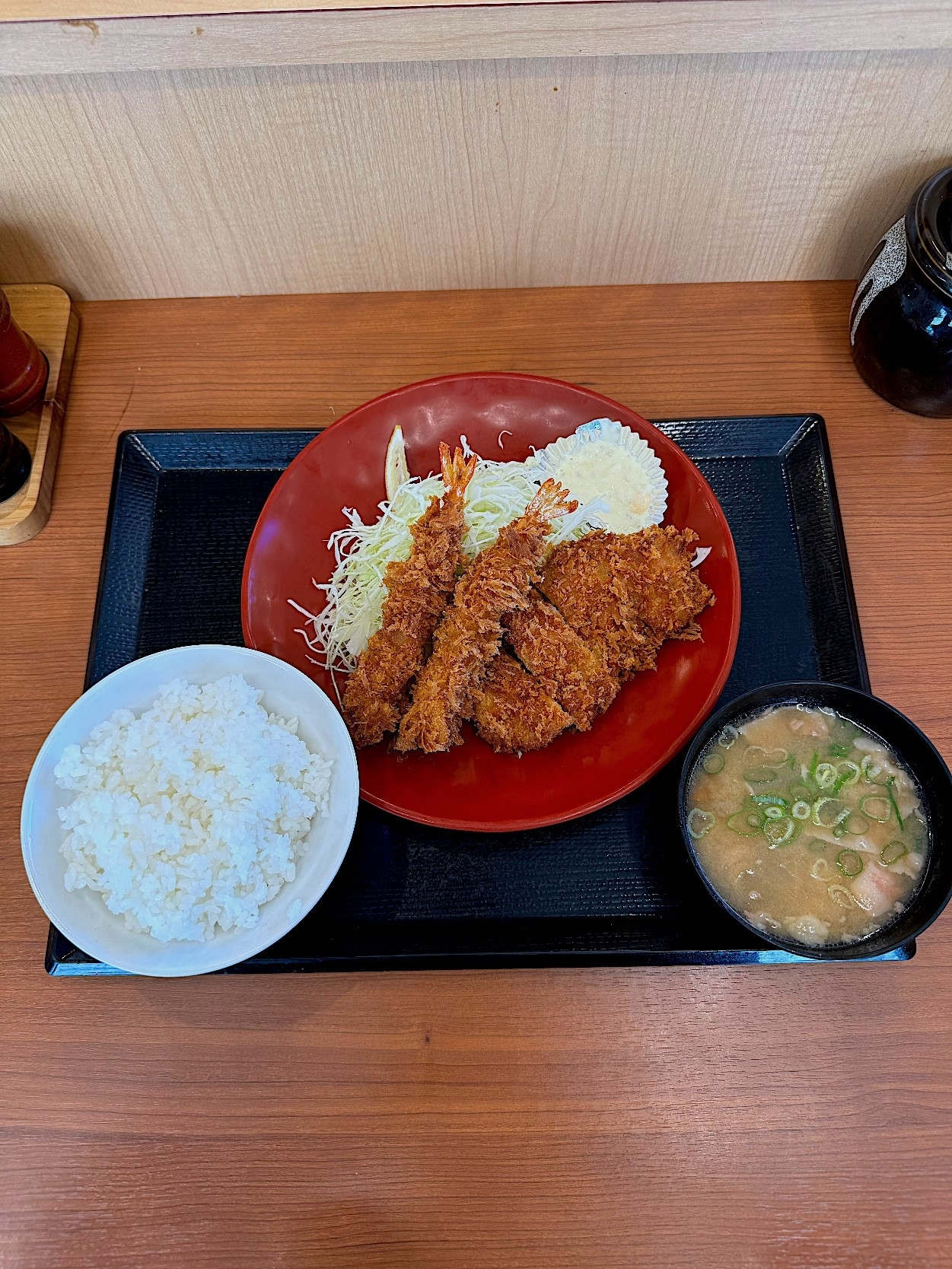 かつやのおすすめメニュー「海老ロースカツ定食」
