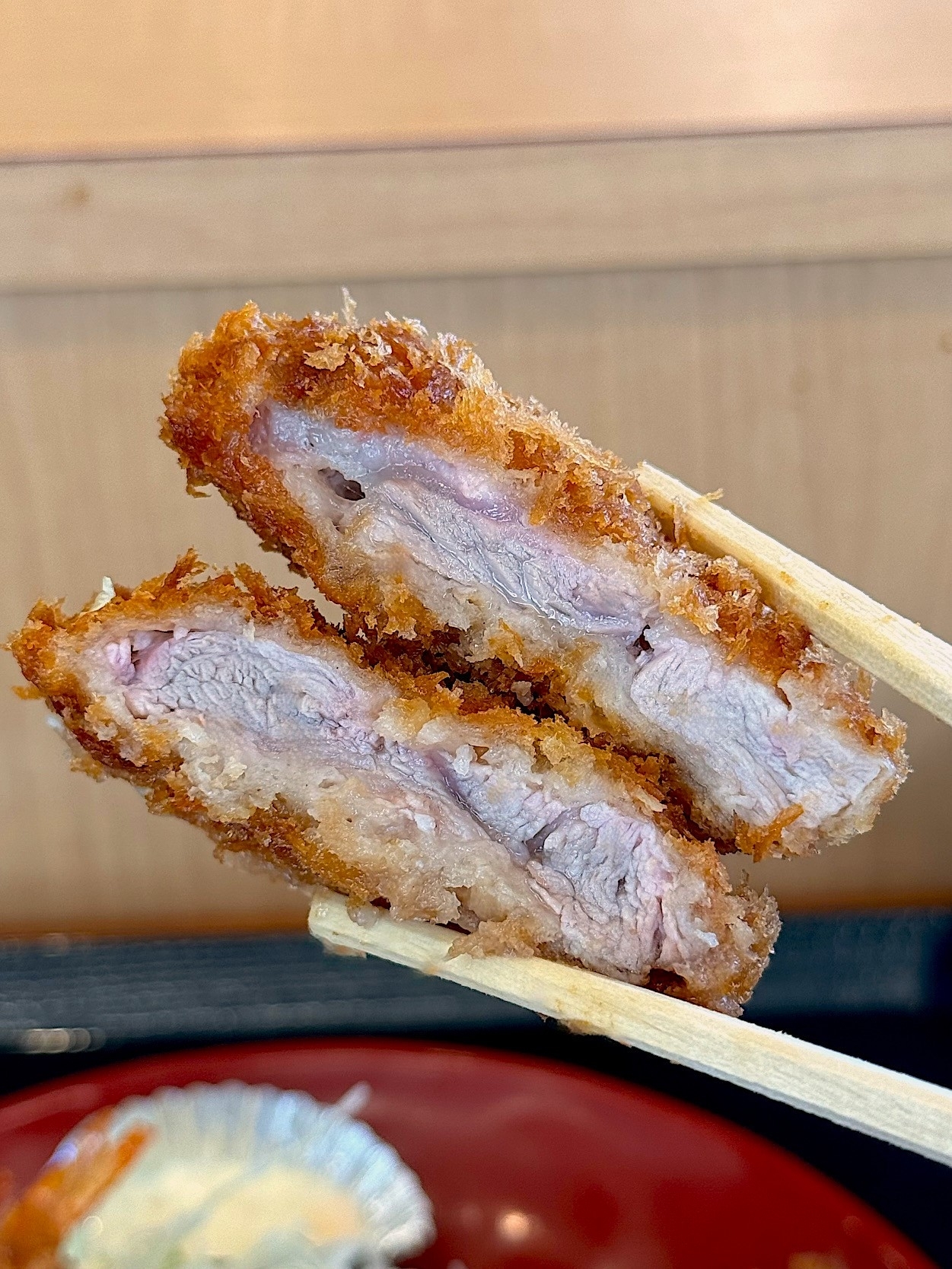 かつやのおすすめメニュー「海老ロースカツ定食」