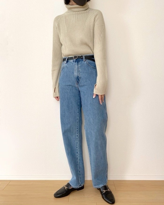 ユニクロU】体のラインがきれいに見える！高見えデザインの