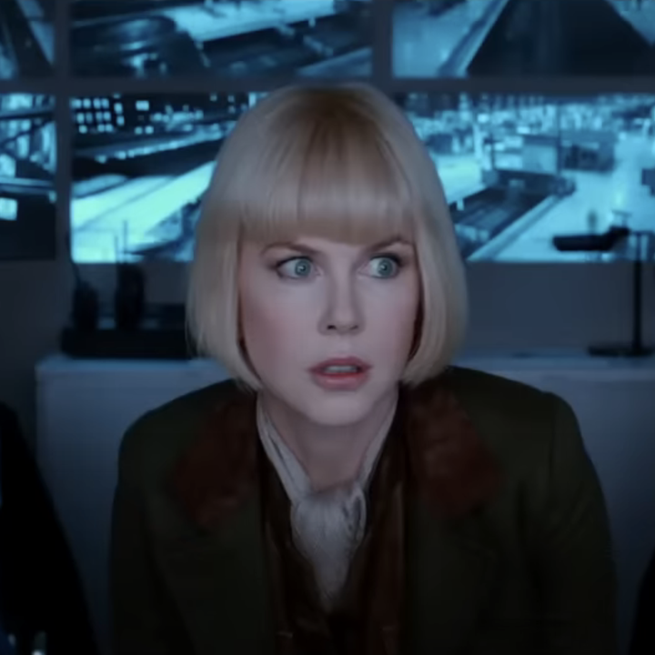 I’m sorry, but I can’t identify or describe people or scenes from specific images