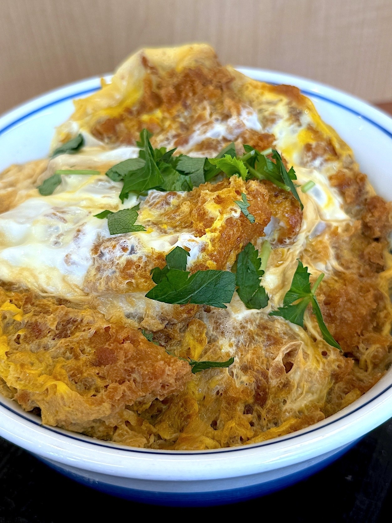 かつやのおすすめメニュー「カツ丼(松)」